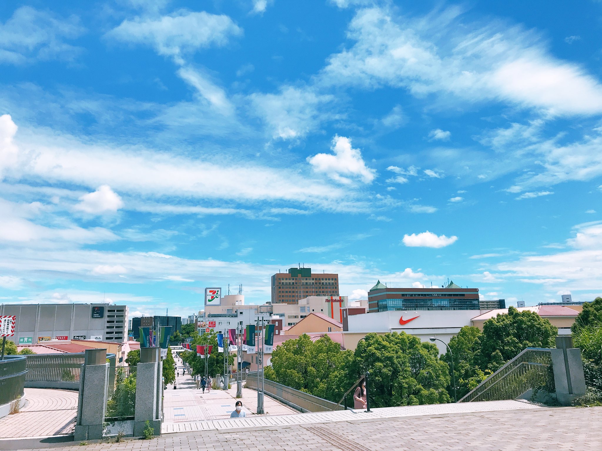 東京都立大学ボランティアセンター 雨が降ったりやんだりと変わりやすい天気ですが 昼頃に一瞬晴れ間が広がっていました 南門からの景色です 南大沢 T Co Ncmd5rrxb8 Twitter