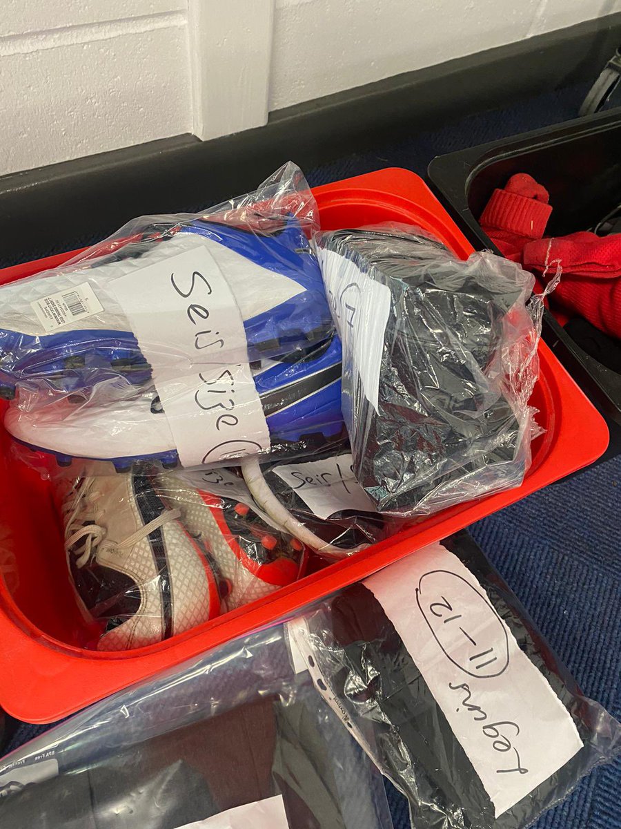Cwmrhymni's tweet photo. ‘Remember to contact us if you’d like any items from our FREE uniform store at school. Many items still have tags on them and all are of very good quality. Please help us to recycle and to become an eco-friendly school.’ DIOLCH! https://t.co/nfjPOTaN10
