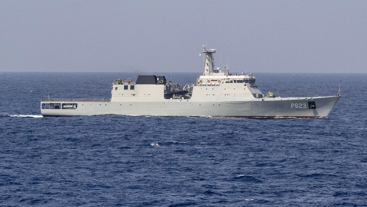 The @srilanka_navy flag ship SAYURALA (P623), participating in the Exercise #CARAT2021, was built in India 🇮🇳 by @goashipyardltd. 4 ships of same class have been inducted by the @indiannavy. Similar patrol vessels in service with @IndiaCoastGuard as well.