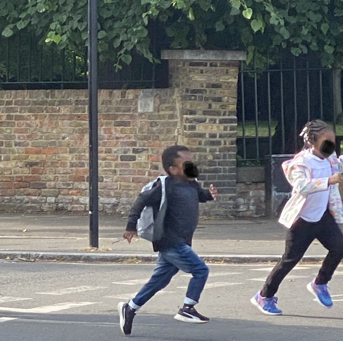 Safe_Routes's tweet photo. This is what the #schoolrun should look like 🎉🎊🥳

Thank you to all the families who #walk #run #cycle #scoot to school 💕👏

Let’s support them by ensuring they have #SafeRoutestoSchool 

🚶🏽🚶🏼‍♀️🏃🏽‍♂️🏃🏿‍♀️🛴🚲🌳💝 https://t.co/fe0gTFRtDi