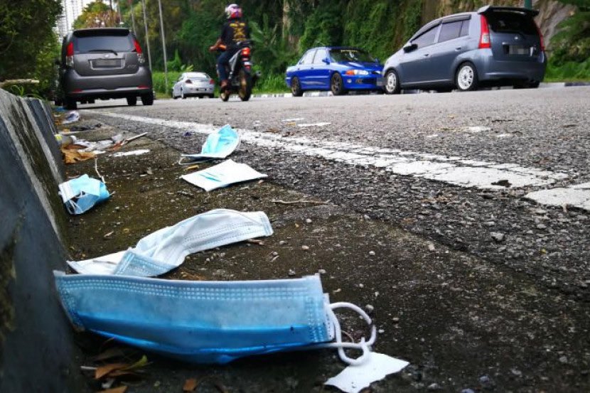 KKMPutrajaya's tweet photo. Jangan buang pelitup muka terpakai di merata-rata tempat. 

Pelitup muka terpakai itu mungkin telah dicemari virus #COVID19 dan mendedahkan risiko jangkitan kepada orang lain. https://t.co/wMnBBcbmwG
