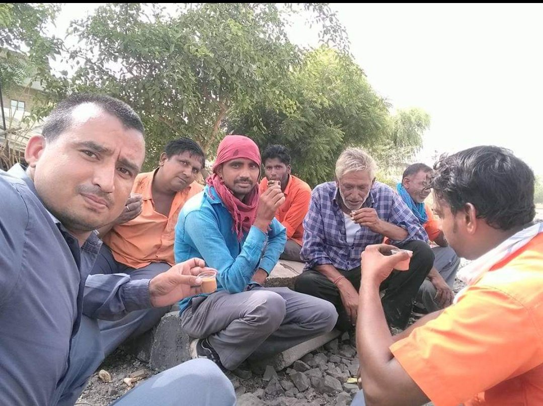 loyalrailsevak's tweet photo. #GiveJusticeToTrackmaintainers 
Fix 8 hrs duty with Lunch
Amend an old British Roster
Treat us like others
@RailMinIndia 
@LabourMinistry 
@PiyushGoyalOffc
@PMOIndia 
@IR_CRB
@v_vungarala
@loyalrailsevak
@nfirindia
@airfindia
@NwrRkta 
@brmsunion 
@Railwhispers 
@humanrights0732 https://t.co/5MA98H4ohM
