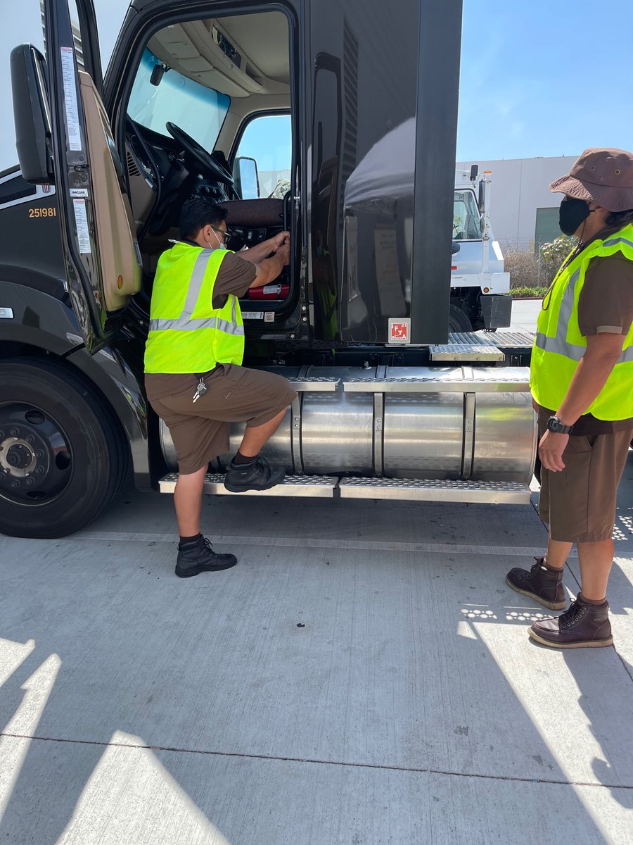 LaMiradafeeder's tweet photo. #lamiradafeeder #safetydemo #mondaysafetytip #3ptsofcontact
@divine2wincom @jhartups @1JamesODonnell @ComptonFeeder @UPSCERCAsafety @OCFeederUPS @OCFeederUPS @RobertLJordanB1 https://t.co/7FN98a0k1q