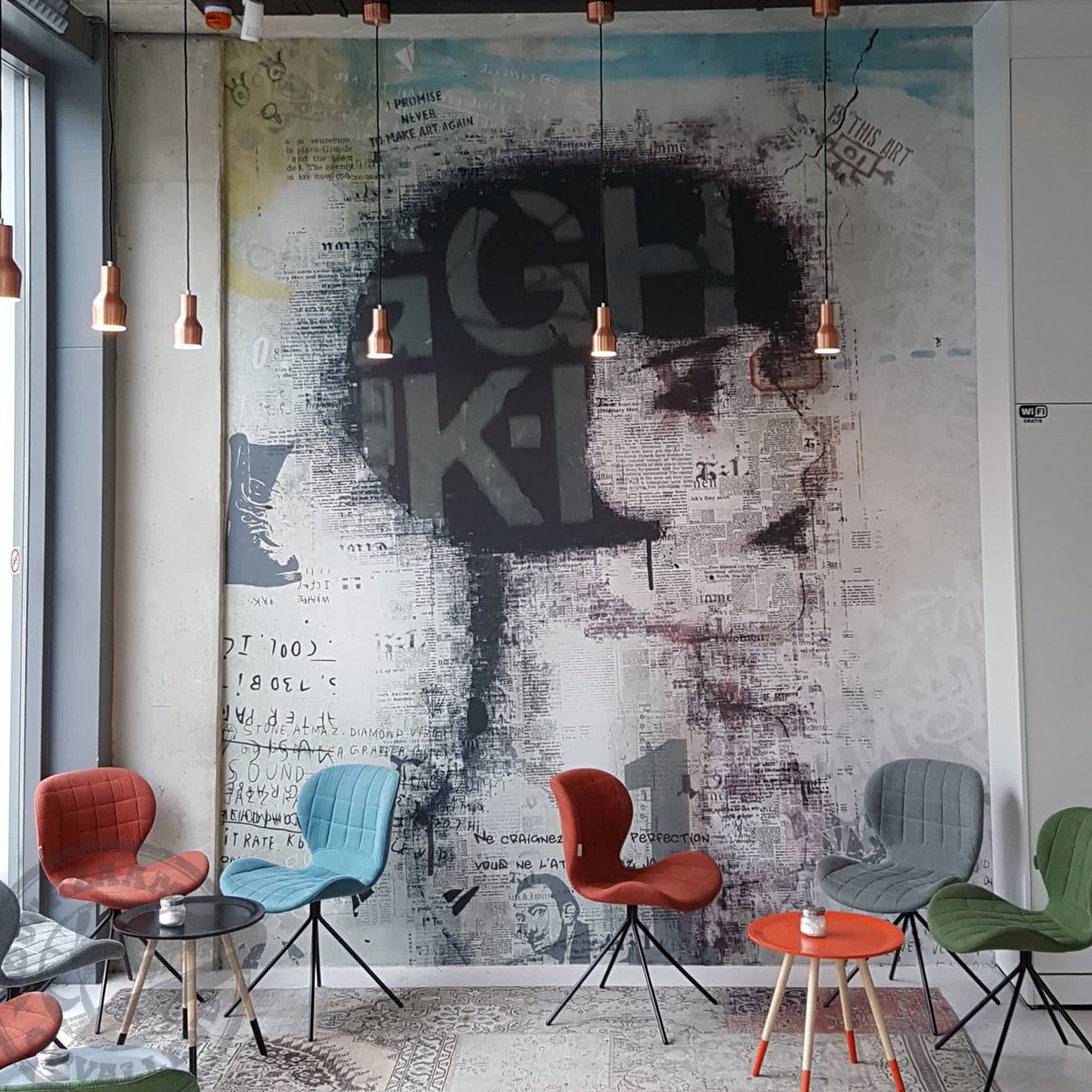 SigncraftNL's tweet image. 🍧Met dit weer vandaag zou je het niet zeggen, maar het is al een week zomer! Tijd voor ambachtelijk ijs. De unieke streetart wandvisuals met industriële jaren 20 look, zitten er bij IJssalon Doppio na jaren nog altijd strak op.