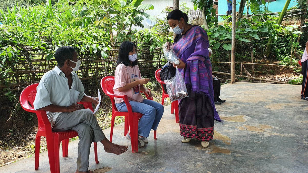 KInaochaDevi's tweet photo. Mass vaccination program at Poiroutongba village and Provided #Mask #Senitizer #Peracitamol tablets.
Thanks to Hon'ble PM @narendramodi ji Hon'ble CM @NBirenSingh for Free #Vaccine for all. #Sevenyearsofseba #BJP4Manipur https://t.co/EXVo4Bcdl5