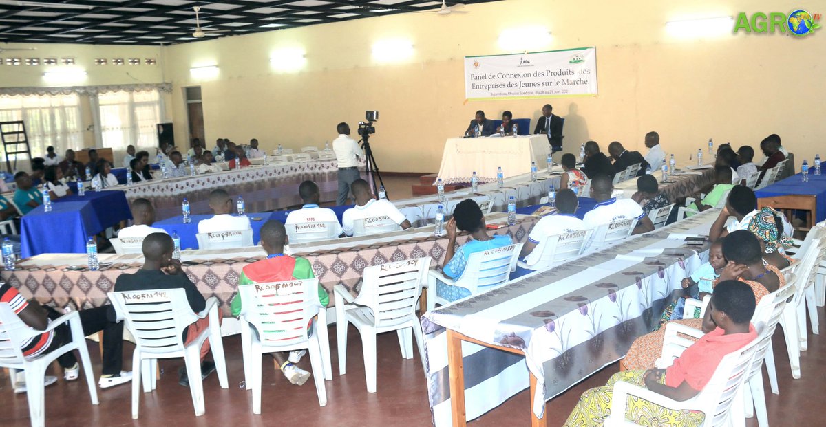 agrotvburundi's tweet photo. Le Youth Agribusiness Incubator (YAIN en sigle) organise depuis ce lundi 28/06/2021 au centre souedois un panel débat avec comme objectif de connecter les produits des entreprises des jeunes sur le marché. @burundi_yain
#agrotv
#YAIN
#agribusiness
#Burundi https://t.co/7GaN4HbaEe