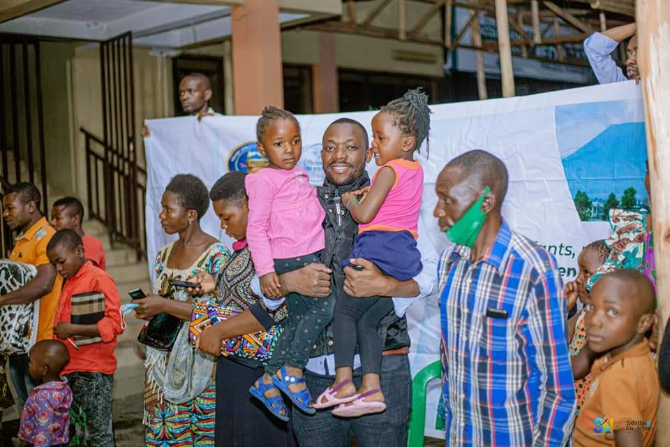LamikaJoel's tweet photo. #GOMA: action de solidarité en faveur de nos compatriotes de #Buene.
Nous l'avons fait et c'est surtout grâce à vous: @DeniseNyakeru @Carbone_Icone @DidierBudimbu @MartinFayulu @Lord_Lombo #MichelBakenda, #MikeKalambay, @PatrickMuyaya et tant d'autres personnalités.
Merci 🙏 https://t.co/XZbY1BBpMu