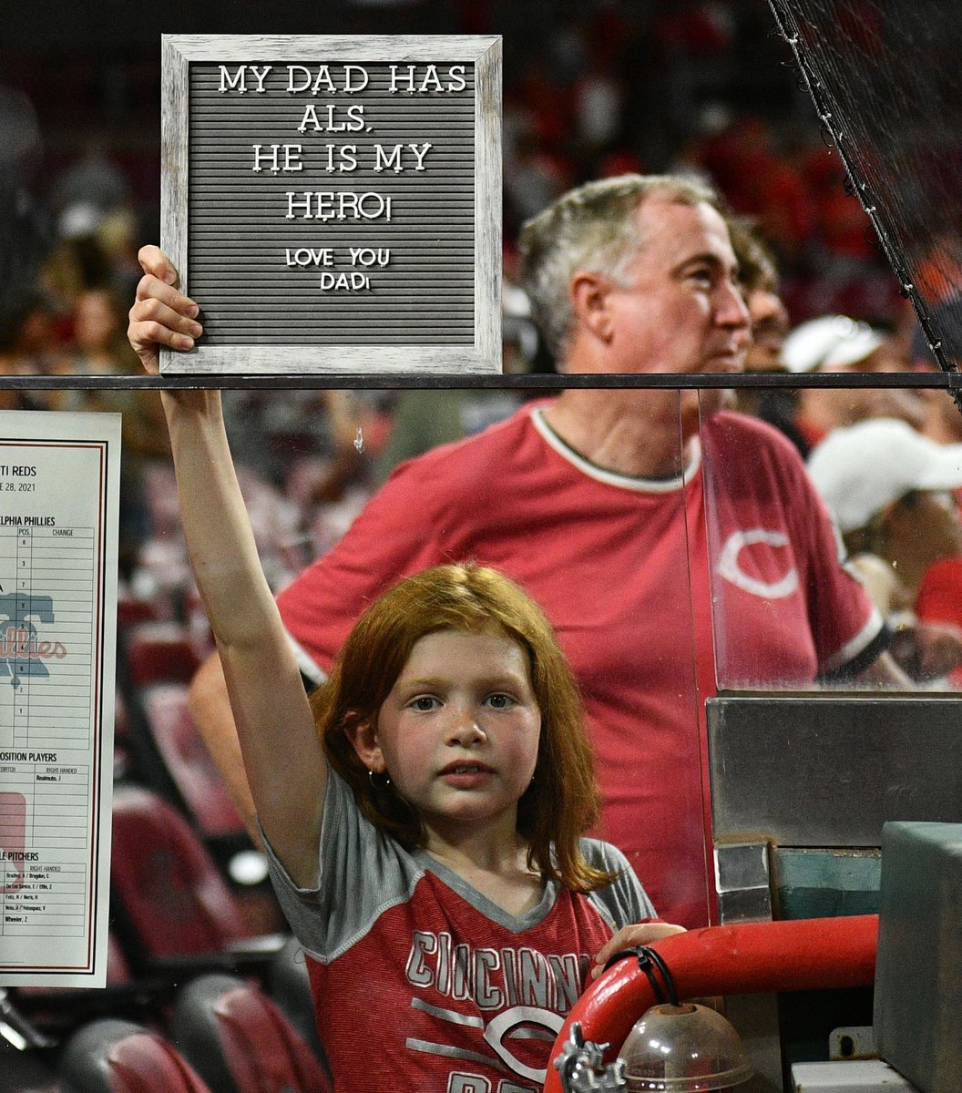 Reds's tweet photo. Bigger than baseball. ❤️

#LouGehrigDay https://t.co/qhG1eYnQQE