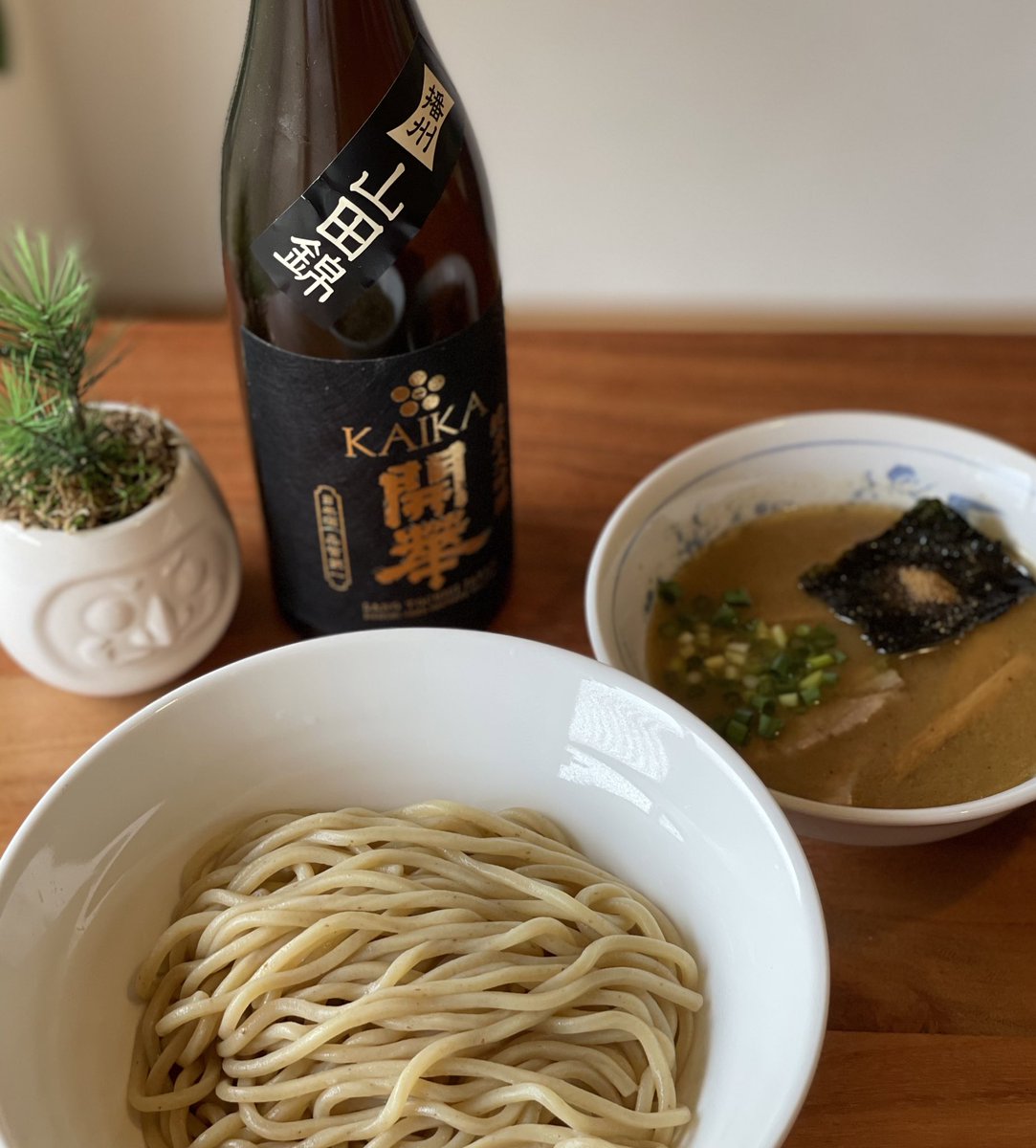 🔔六厘舎🔔
東京都千代田区丸の内１丁目９−１
東京駅一番街 B1

➡︎東京ラーメンストリート
➡︎持ち帰りラーメン

#プロみたいな麺線にならない問題