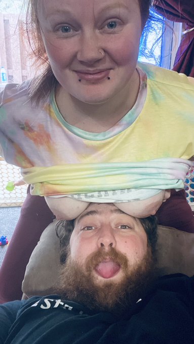 Titties https://t.co/zbLSMI3Zr9