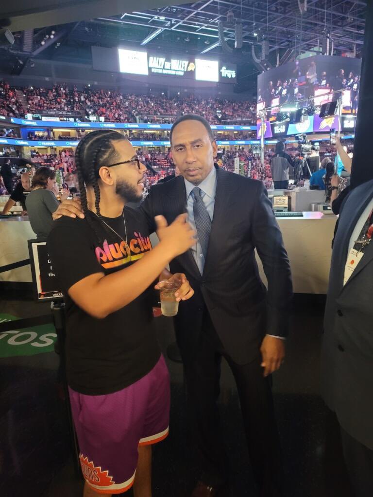 Murkemz's tweet photo. ใฝ๏ธ : yo Stephen A Iโm the dopest rapper in the city, check me out on ig!
@stephenasmith : cmon nigga just take the fuckin picture I gots to go
ใฝ๏ธ: man aight letโs get it, I need the clout, fuck it @skipbayless a realer nigga anyway
#FUCKStephenAsmith #TeamMURK https://t.co/giUczawzM1