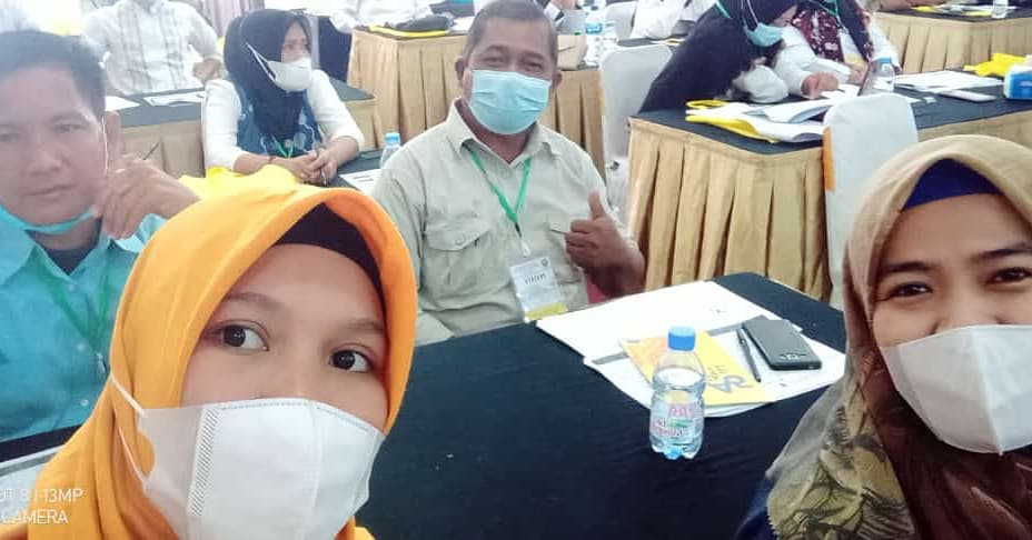 Merty73734082's tweet photo. Sosialisaai UU Nomor 11 Tahun 2020 tentang Cipta Kerja dan Peraturan Pemerintah Nomor 7 Tahun 2021 tentang Kemudahan. Perlindungan,Pemberdayaan Koperasi dan Usaha Mikro,Kecil dan Menengah Hari ke2
#penyuluhkoperasi 
#ppklkemenkop 
#ppklsumsel 
#ppklmuaraenim 
#aktivatorkoperasi https://t.co/KJoaZHKqgY