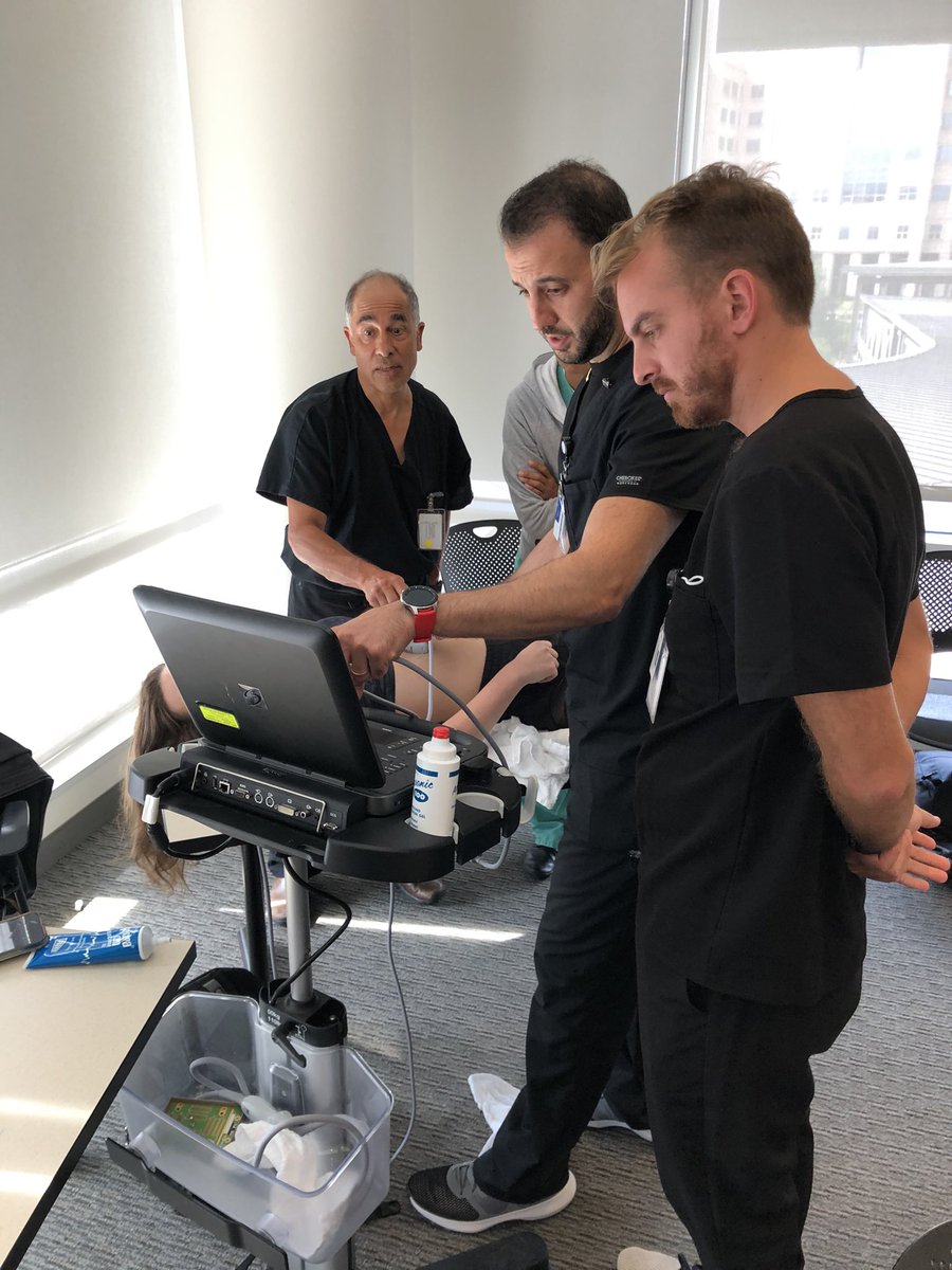 UNCEMSONO's tweet photo. And the cycle renews. Getting the new intern crew some POCUS reps. LFG! 💪 @UNCEM https://t.co/HbY3ZZNdr0