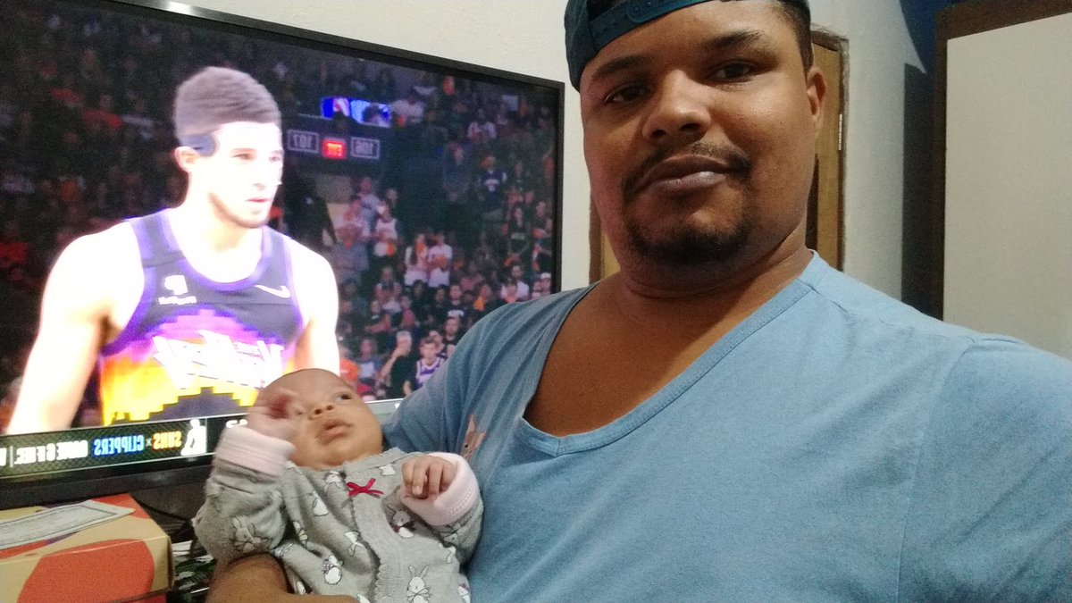 chc_85's tweet photo. Esperando prorrogação ... Já que não tem como dormir com a Stella sem sono @romulomendonca @Bulgarelli1971 #NBAnaESPN https://t.co/d7t0iH7VXJ