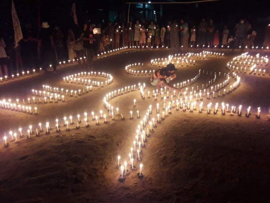 minn_rkar's tweet photo. စစ်အာဏာသိမ်းပြီး ၅ လနီးပါးအတွင်း ကျဆုံးခဲ့တဲ့သူရဲကောင်းတွေကို ဂုဏ်ပြုခြင်းအားဖြင့် လောင်းလုံးမြို့နယ် ညောပြင်ရွာမှာ မီးထွန်းဆုတောင်းညသပိတ် ပြုလုပ်
"လုံးဝအုပ်ချုပ်လို့ မရစေရ"
#LessTalkMoreActionsASEAN
#WhatsHappeninglnMyanmar
#Jun29Coup https://t.co/Y78eb6z2fK