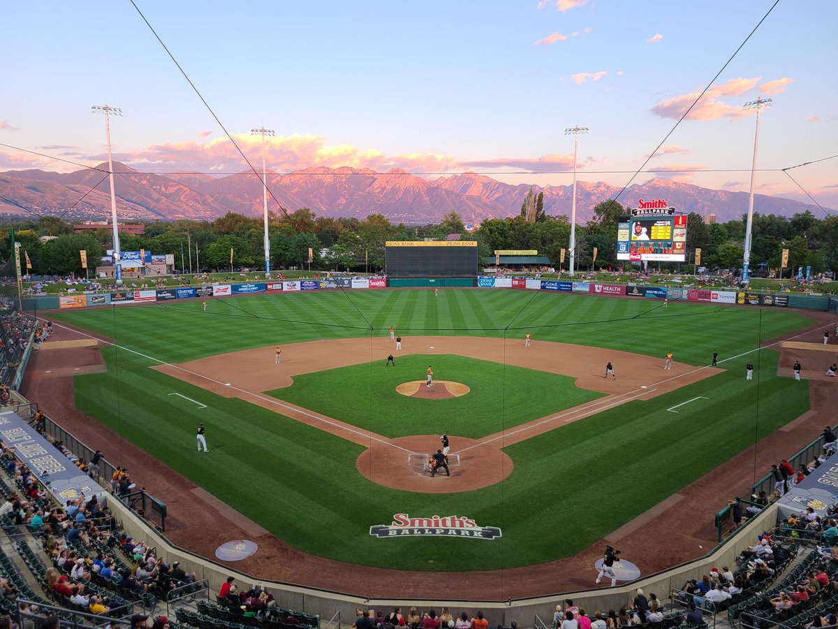 Thank you to the 8,629 fans joining us for 𝒯𝓇𝒾𝓅𝓁𝑒-𝒜 𝒲𝑒𝓈𝓉 𝐵𝒶𝓈𝑒𝒷𝒶𝓁𝓁 𝒩𝒾𝑔𝒽𝓉 𝐼𝓃 𝒜𝓂𝑒𝓇𝒾𝒸𝒶 ™️