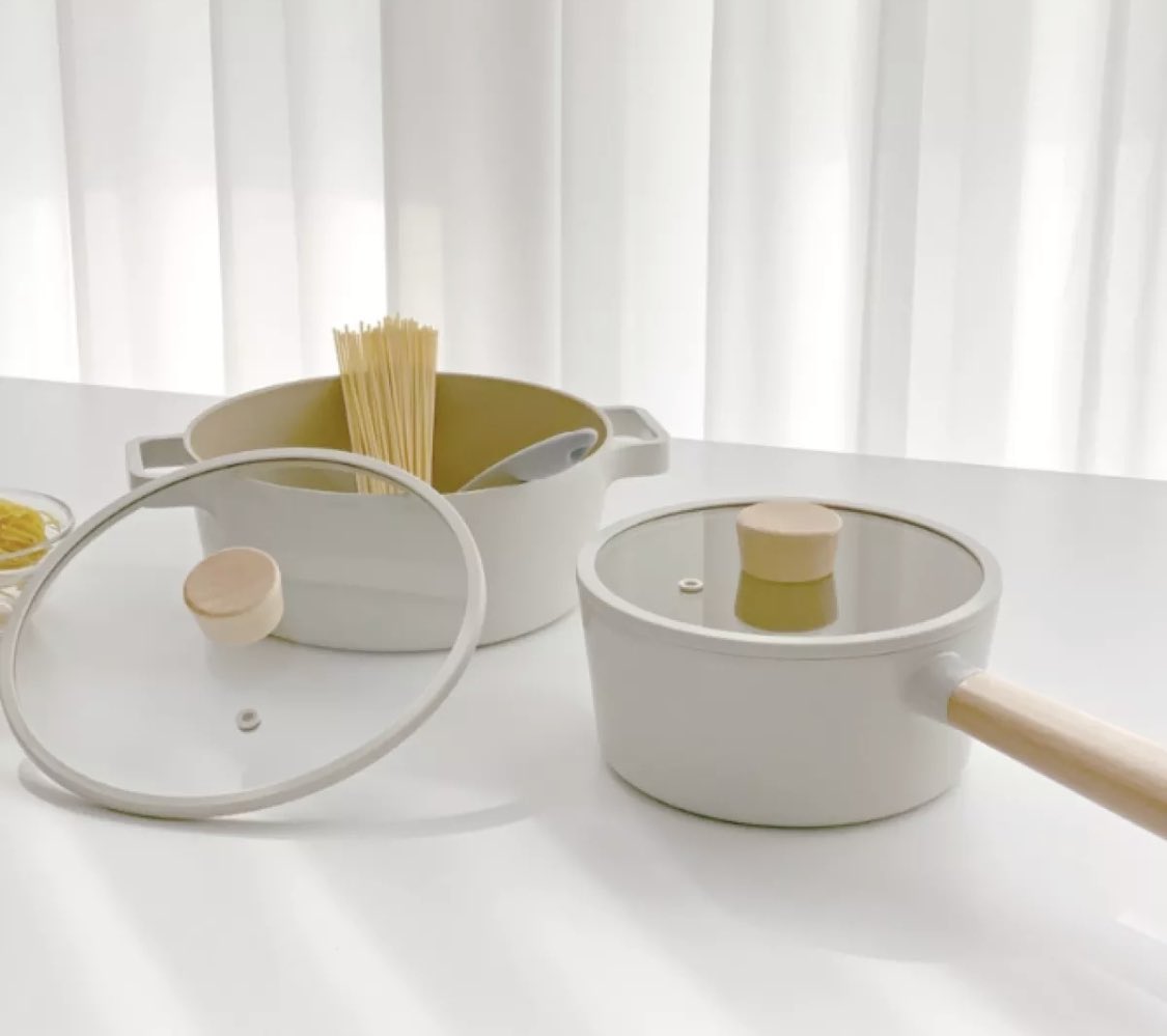 จำได้ว่าดูคลิปคุณ justacare แล้วอยากได้เครื่องครัว Fika มากกกกก มินิมอลมาก ดูแข็งแรงสุด🥺🧤🪄 แค่คิดว่าจะทำอาหารด้วยกระทะที่ชอบก็อยากทำแล้วอ่า ดูคลิปคือคุณเค้าแนะนำสุด (เราเจอร้านในลาซาด้างะ ส่งตรงจากเกา ไม่เสียค่าส่งด้วย🤩)