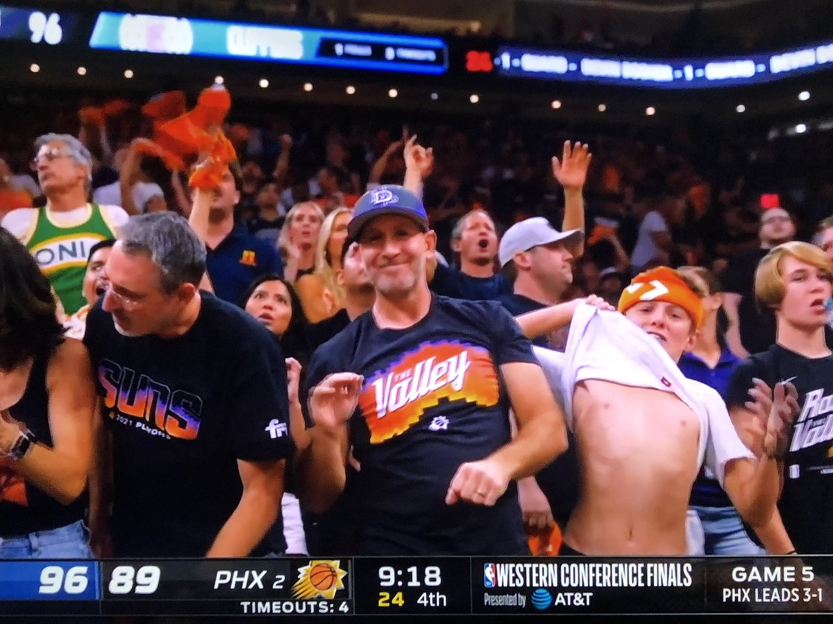 DjHalv13's tweet image. S/O to the Sonics fan at the WCF’s!! #BringEmBack @SimplySonics @BringBackSonics @SeattleSonics