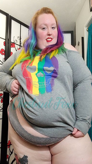 Happy Pride from your cute submissive queer femme enby!  🌈 https://t.co/jdKH0XFBP5 https://t.co/TUlC
