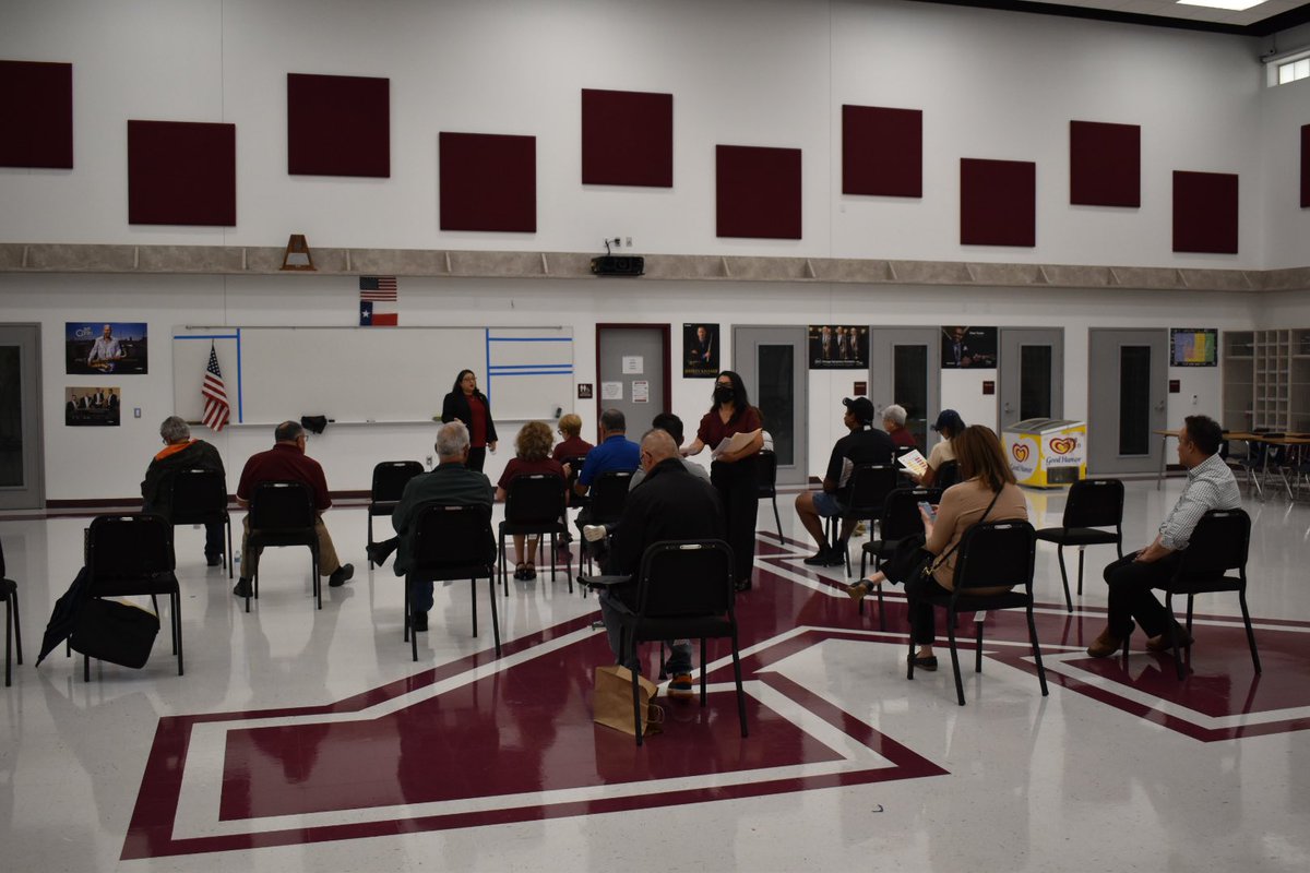 It was truly a pleasure to meet with the members of the Pueblo Viejo Neighborhood Association today! I look forward to working closely with you.  Congratulations to the new principal at Ysleta HS Judy Calderon, and to the new principal at Ysleta MS, Jose Pérez!
