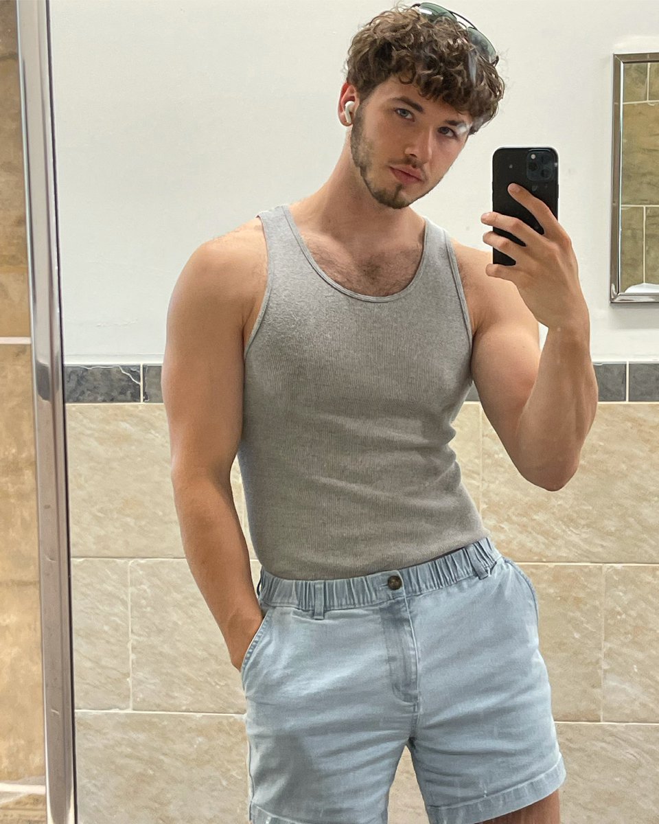 ottersquatter's tweet photo. Do I still get RTs fully clothed? https://t.co/08fNcivuHA