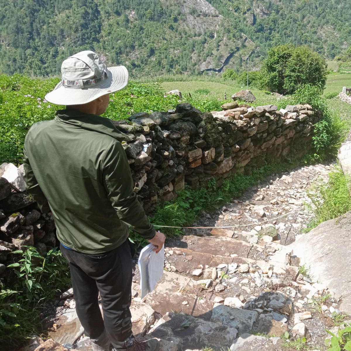 WFP_Nepal's tweet photo. Trails are the lifeline for communities in remote #Nepal.
@WFP works tog/w #localgovt 2 improve trails, create jobs & connect communities w/markets, schools & health facilities.
Recent pics of @WFP teams in #Gorkha to start the imprvmnt of #Ghap-#Chhak-#Kwak trail. #UkAidWorks https://t.co/CgDhz4q7zD