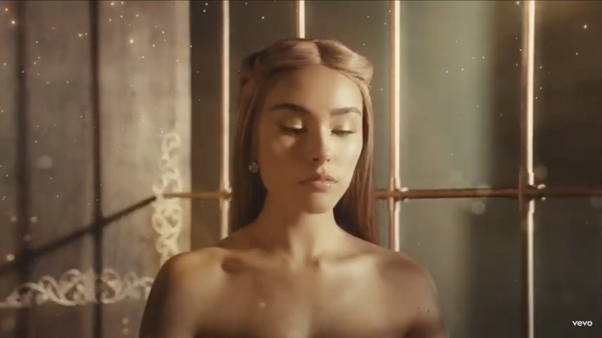 joseintv's tweet photo. i’m so proud 🥺🥺🤍 she is so cute AAAAAA gonna tattoo this video @madisonbeer #reckless #recklessvideo https://t.co/Ae9VNNEQJf