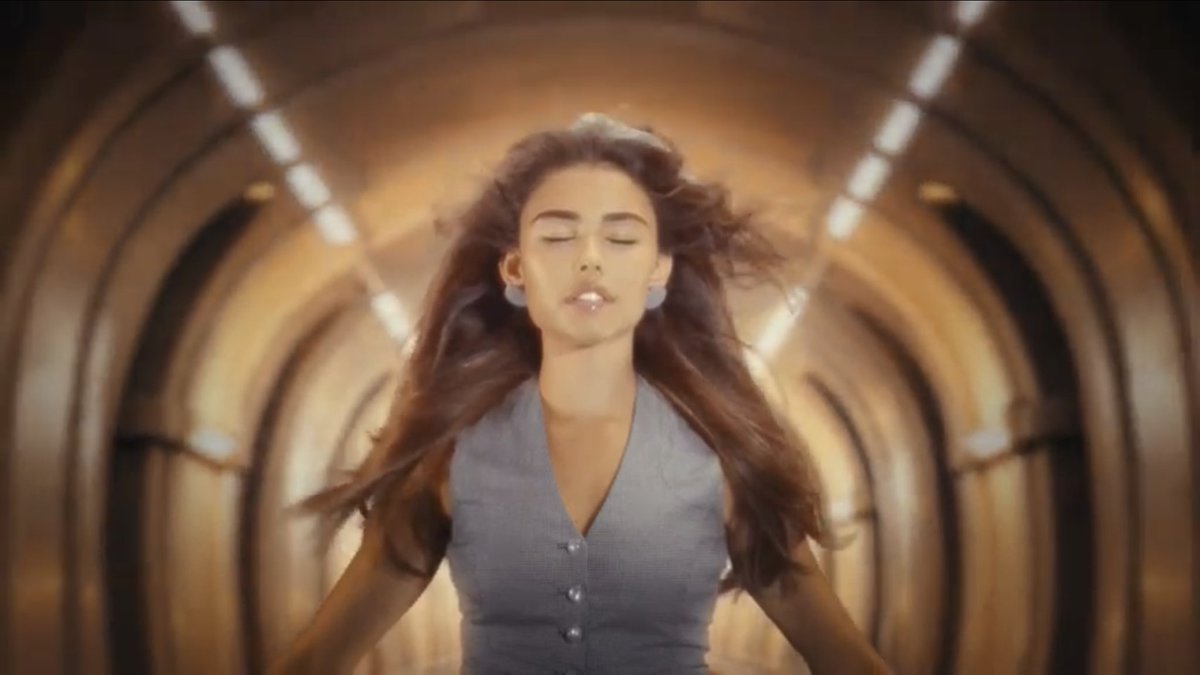 joseintv's tweet photo. i’m so proud 🥺🥺🤍 she is so cute AAAAAA gonna tattoo this video @madisonbeer #reckless #recklessvideo https://t.co/Ae9VNNEQJf