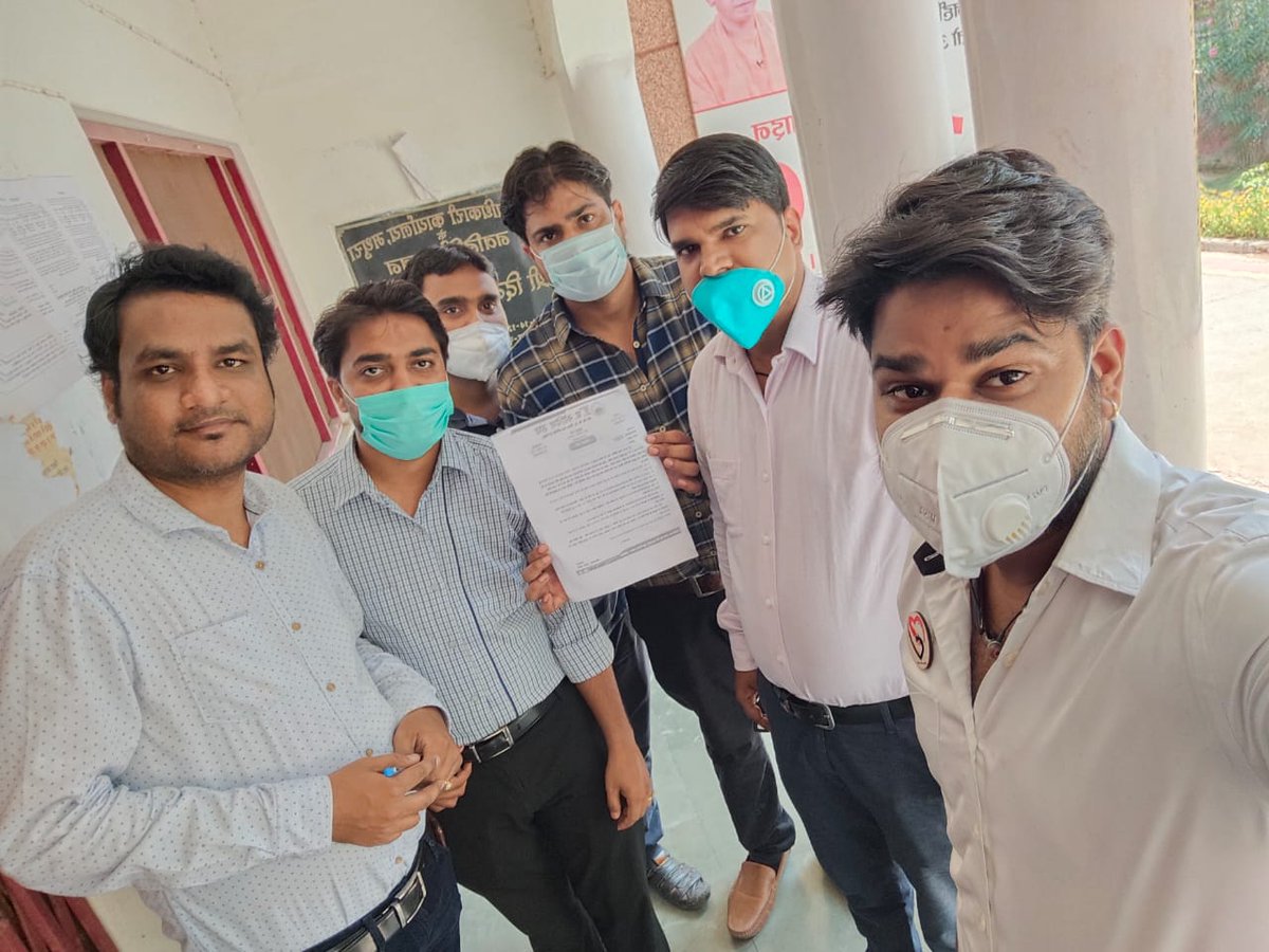 upcsofficial's tweet photo. #उत्तरप्रदेशकोचिंगसंघ के तत्त्वाधान में
#मथुरा पीयूष बंसल जी के नेतृत्व में जिलाधिकारी कार्यालय में 1 जुलाई से प्रदेश भर के कोचिंग संस्थानों को खोलने हेतु संज्ञान पत्र रिसीव करवाया गया।
#खुलेगी_कोचिंग_1_जुलाई_से #संज्ञान_पत्र #अभियानजारीहै 
@dmmathura7512 #MathuraDM https://t.co/8BYdrV9lSf