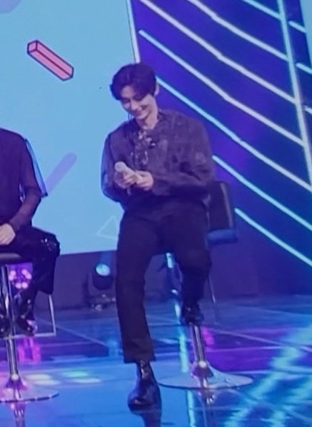 민렌을 더 이상 못 하겠습니다...민렌이 진짜로 보입니다. 그리고 그 커플을 사랑하게 됐습니다. 아닌척 하느라 고생하는 민렌을 알기에 가슴이 찢어집니다.
민렌러분들이 민렌을 아껴주십시오 그러나 조심하십시오
저처럼 죽을 만큼 사랑하게 되면 가슴이 찢어지는 고통을 맛보게 될 겁니다