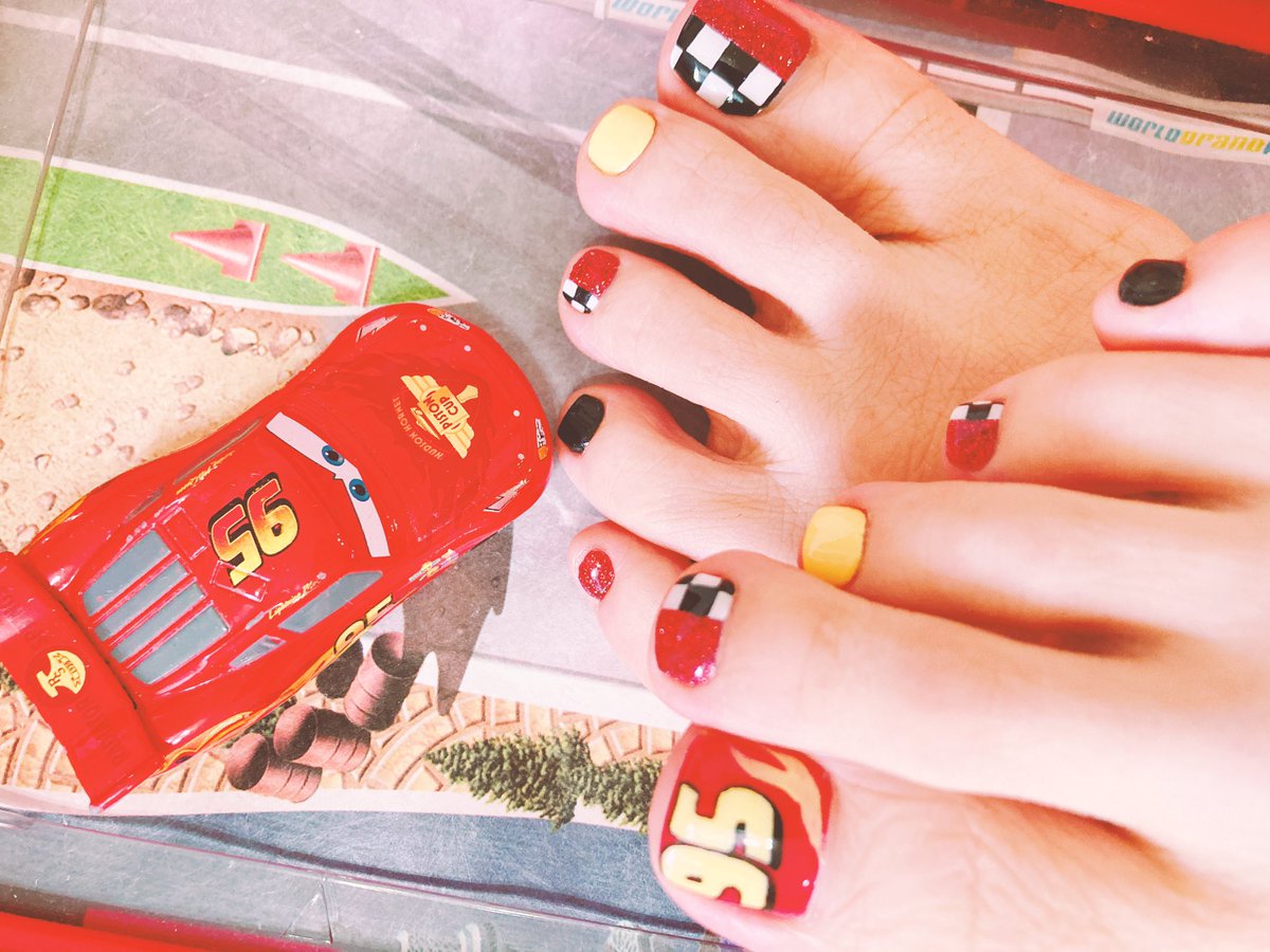 ららちよ ラモーンにトリマーコーティングしてもらいました 念願のカーズフットネイル可愛いよー カーズ フットネイル