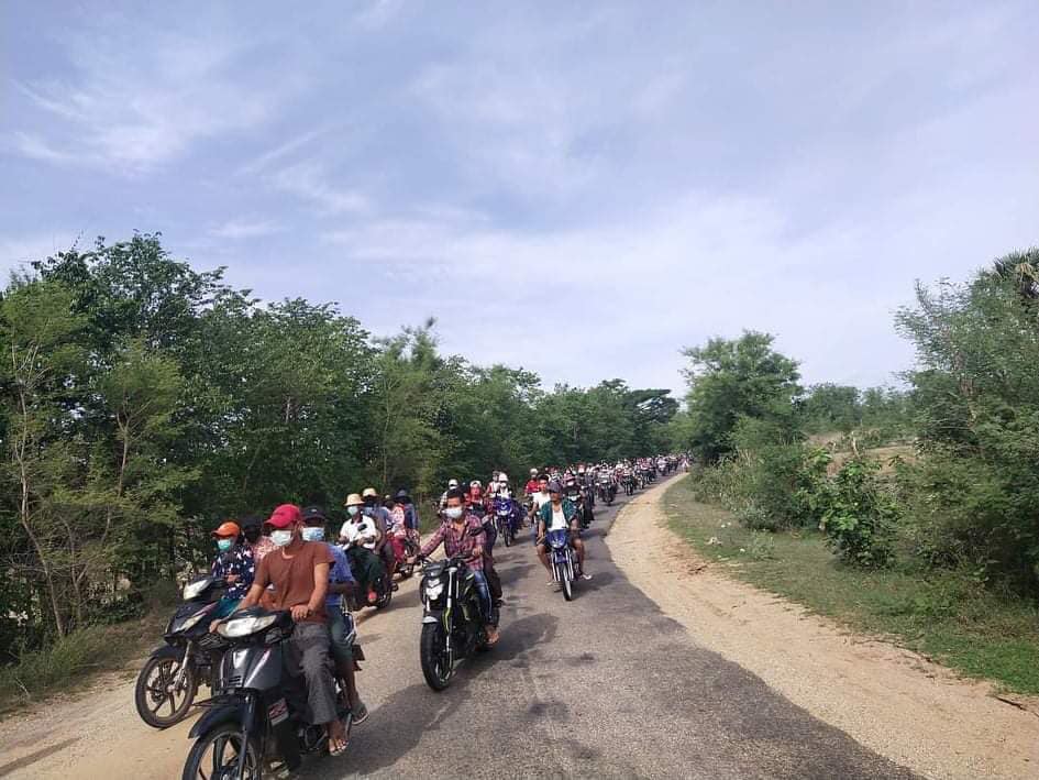 IrrawaddyNews's tweet photo. Residents of Myaing Township in Sagaing Region drove their motorbikes in a convoy to protest the military regime on Tuesday. 
(Photo: CJ) 
#WhatsHappeningInMyanmar https://t.co/98neQY7Lzf