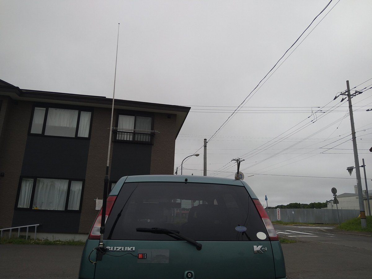 shigesan1975jp's tweet photo. 本日、夜勤明けに駐車場のマイカーから21MHzで #QRV 🎙️
ハッチバック基台に #RHM10 、#MAT50 でアース、カーバッテリー電源で運用しました🎙️
福岡県 #筑前町 JA6R○○ と #QSO が出来ました🤩
此れで、国内全10コールエリア との交信達成です🎊
各局の皆様、有難うございました🙇
#アマチュア無線 https://t.co/4wBmsTzlII