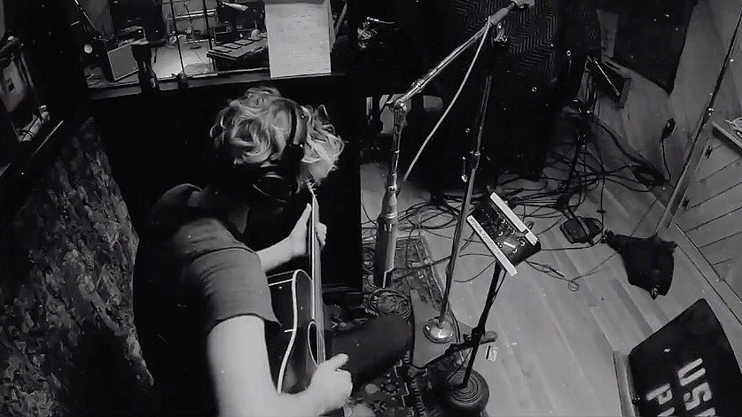 bestofsos's tweet photo. Luke Hemmings, 2021. https://t.co/CcFxVNgbTG