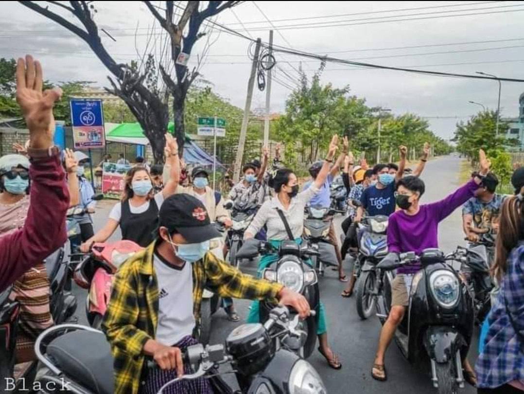 akari_kham's tweet photo. Mandalay Based Strike was seen marching on the streets with motorcycles demanding for the immediate fall of Genocidal Dictatorship. #DreadfulCovidAmidMilitaryCoup #June29Coup #WhatsHappeningInMyanmar https://t.co/v5xSBWVnqu