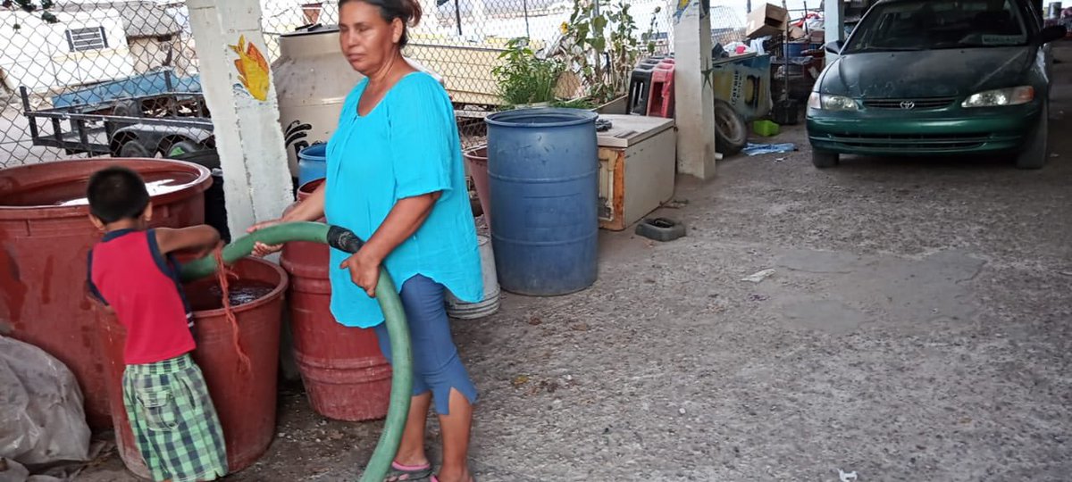 BlancaSanchezL3's tweet photo. Seguimos trabajando y cumpliendo compromisos.

Hoy tuvimos la oportunidad de llevarle agua a las y los vecinos de “La manga”.

Sabemos de la carencia del vital líquido en todo el municipio, pero con mucho gusto pudimos ayudar a más de 20 familias. https://t.co/7EzJbOoF3y