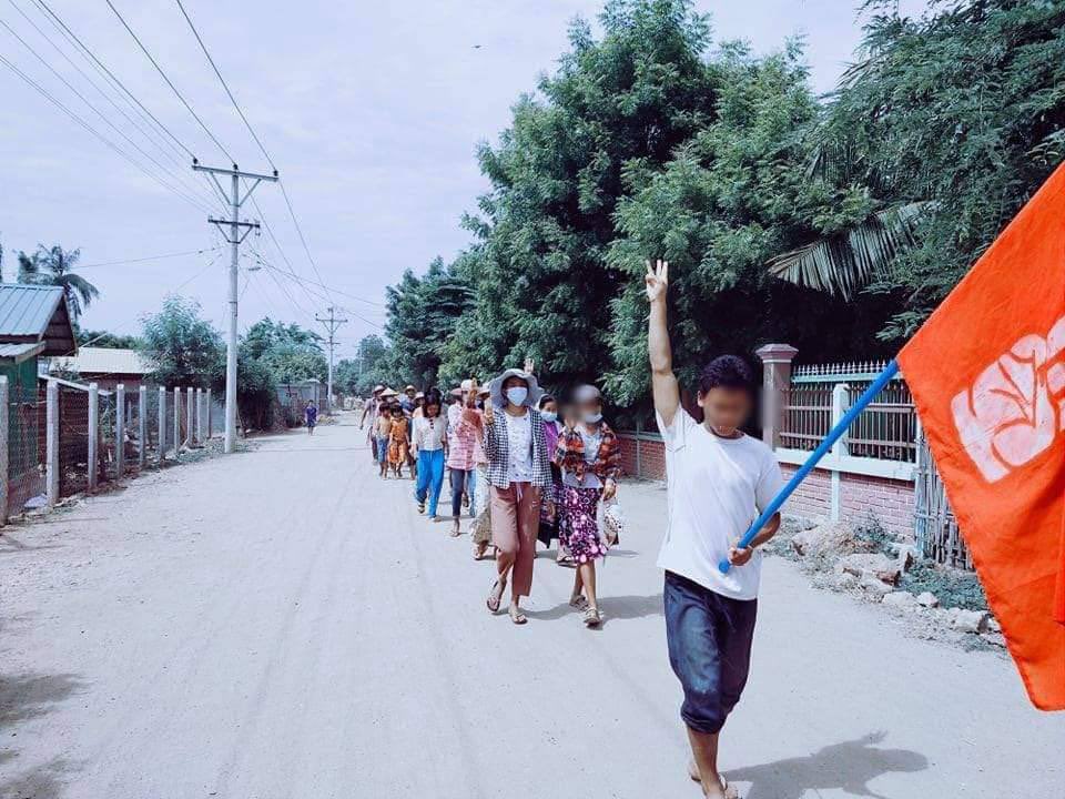 akari_kham's tweet photo. Anti-Coup rally led by Generation Alpha and all ages from Salingyi  village marched through rural areas demanding for immediate fall of Dictatorship. #June29Coup  #WhatsHappeningInMyanmar #DreadfulCovidAmidMilitaryCoup https://t.co/uoIdWTAYBq