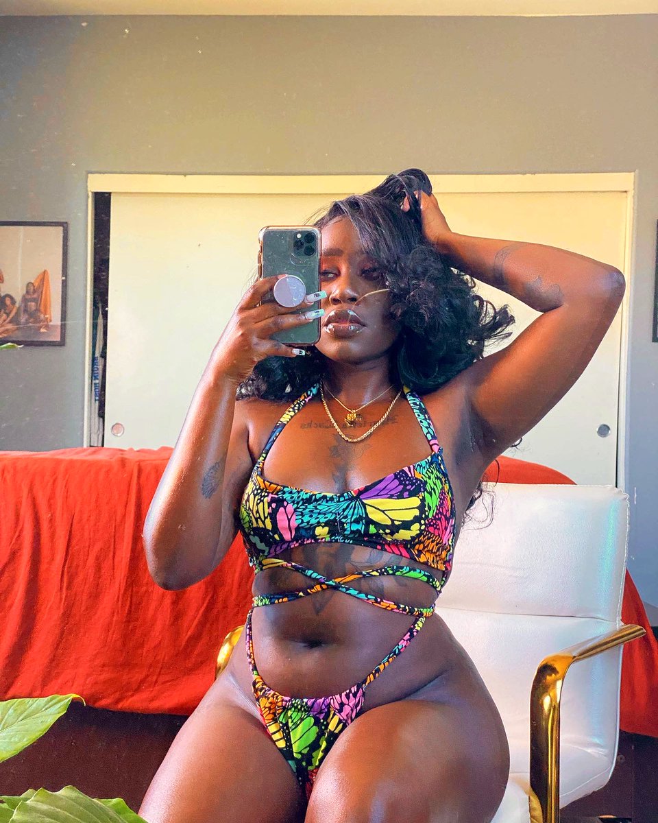 deepundertones's tweet image. Can I come to your pool?