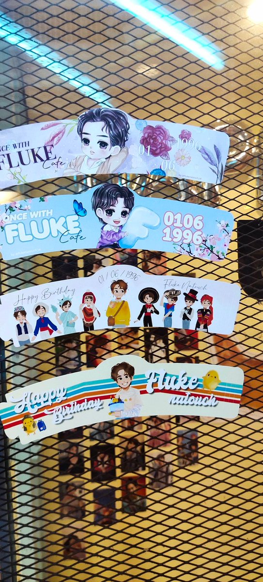 OhmFlukeMyBluue's tweet photo. time passed so fast a month ago we were in Thailand and now you are home @flukenatouch_id Do you remember when you went now I also have a piece of you in my hand I am too grateful to have received a piece of the love that was brought to
#oncewithflukecafe
@FlukeArea Thanks 😭💙 https://t.co/jROiVrQBqX