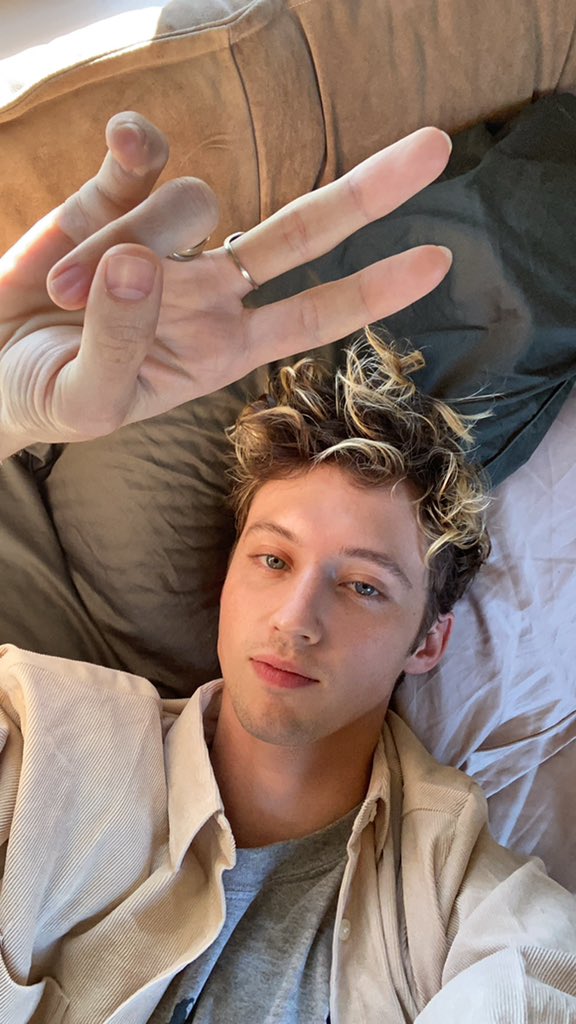 troyesivan's tweet photo. Hangover tips please https://t.co/DuhMWCpkjx
