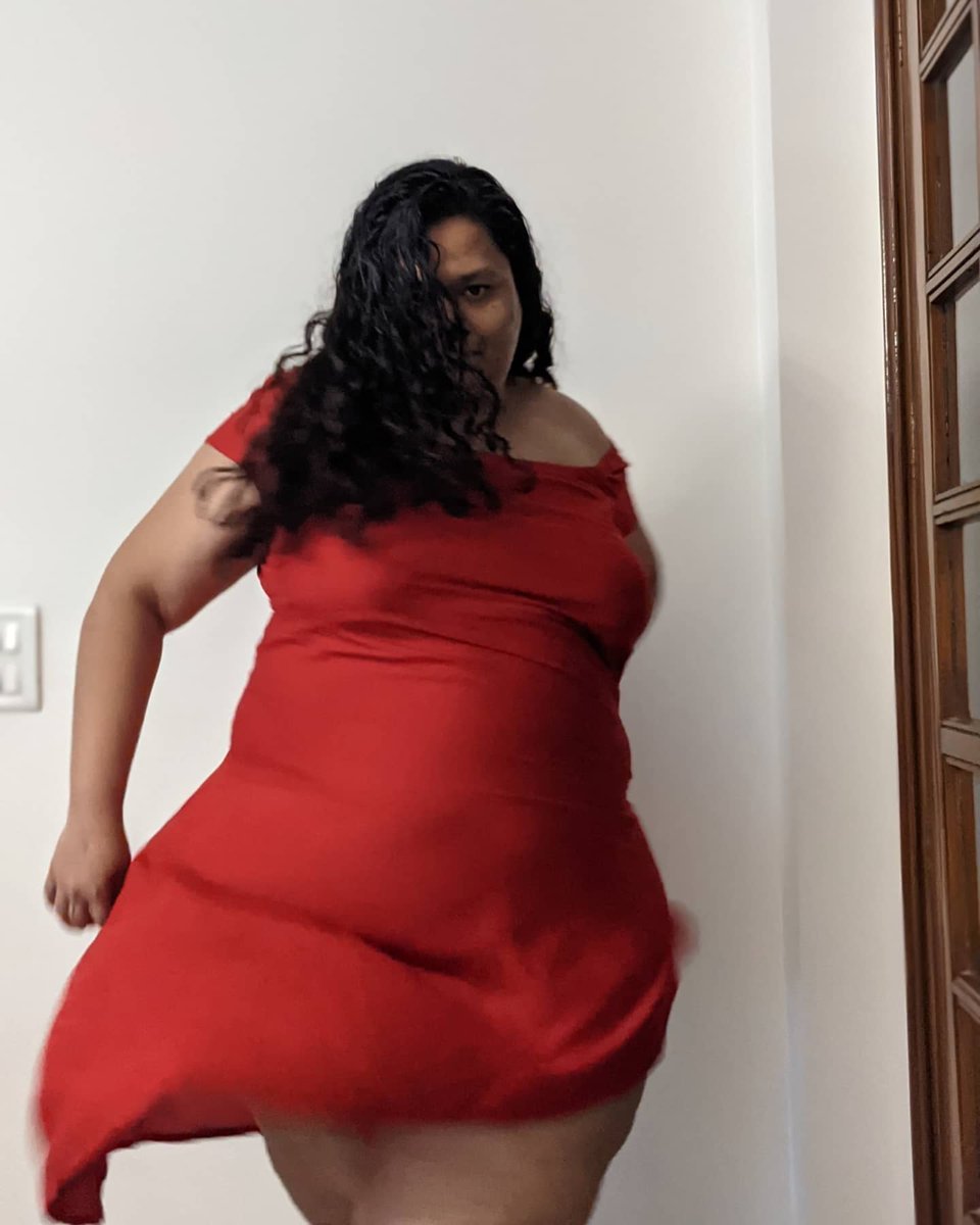 fatsopodcast's tweet photo. Ameya here! 
Meet the red dress of my dreams! Almost hehe but I'll take it. Every time I wear this dress I feel the need to pretend I'm a model. Please enjoy this series 🙈🙈🙈
#fattitude #effyourbeautystandards #fatliberation #fatsostyle #fatsofashion #endfatstigma #endfatphobia https://t.co/vhGAZDCoe3