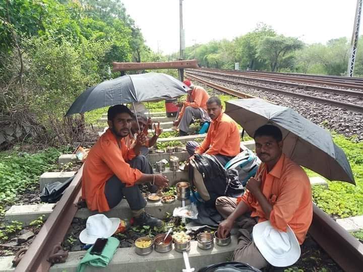 NwrRkta's tweet photo. #GiveJusticeToTrackmaintainers 
Fix 8 hrs duty with Lunch
Amend an old British Roster
Treat us like others
@RailMinIndia 
@LabourMinistry 
@PiyushGoyalOffc
@PMOIndia 
@IR_CRB
@v_vungarala
@loyalrailsevak
@nfirindia
@airfindia
@NwrRkta 
@brmsunion 
@Railwhispers 
@humanrights0732 https://t.co/eOBjJaDdkl