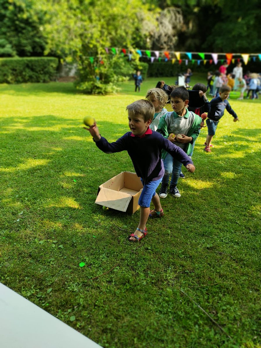 CaenEcole's tweet photo. Jeudi et vendredi, les parents de l’école se sont relayés pour faire vivre une kermesse à tous les élèves !
Merci à tous pour cet engagement auprès des élèves, qui leur a permis de vivre deux très belles journées… https://t.co/8kOFCbCrQH