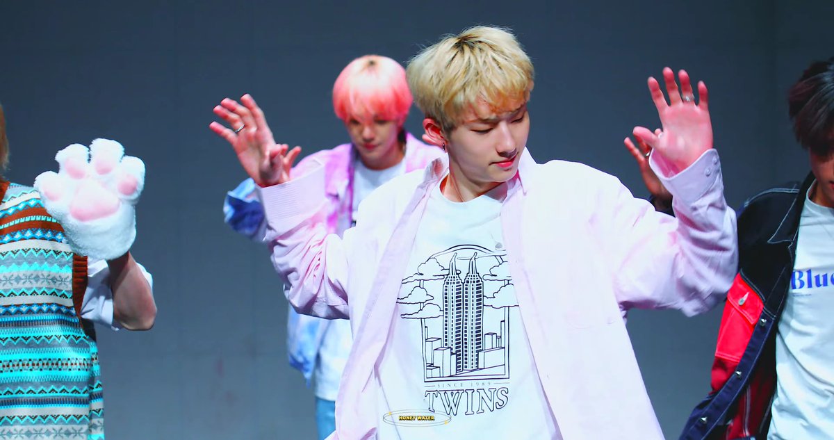 Mobler_Wear's tweet photo. #VLIVE '#피원하모니 #지웅' 님께서 '모블러x권트윈스 클라우드 반팔 [오프화이트]' 상품 착용해주셨습니다 ♥

상품 정보: https://t.co/40P7xUL7bP

#모블러웨어 #mobler #권트윈스 #모블러x권트윈스 #P1Harmony #JIUNG #피원하모니 #지웅 #티셔츠 #반팔티 #반팔티셔츠 #오버핏 #오버핏티셔츠 https://t.co/g7MWjCsOyr