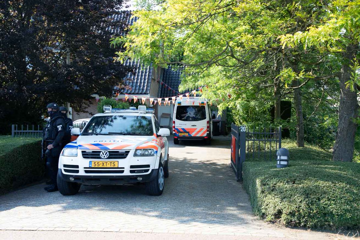 Huis vol drugs en contanten aan Hoofdweg.
