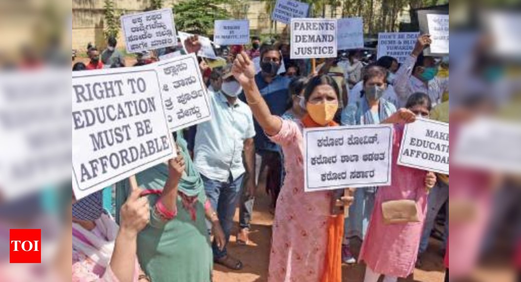 ParentsAOI's tweet photo. Right to education must be affordable. It is not business.
Bangalore parents out on streets
@Minister_Edu 
@UpriseIn 
#stopschoolfeeloot
#PMOIndia 
@KTRTRS 
@TOIIndiaNews 
@the_hindu 
@BBCWorld 
@nsui https://t.co/tWftkdZ7lt