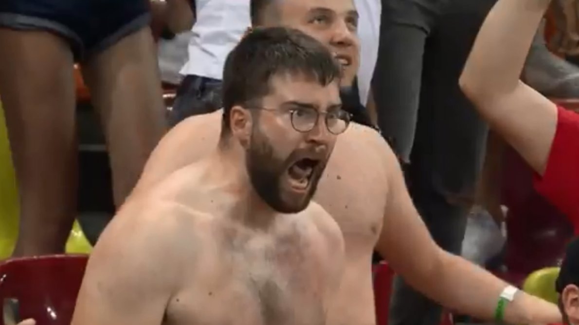 Недовольный фанат крикета. Швейцарский болельщик евро 2021. Расстроенный фанат крикета. Швейцарский болельщик. Мем фанатов.