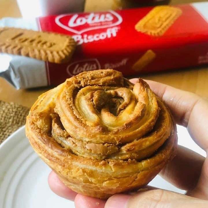 DailyMakan's tweet photo. Royale Paratha Cheese Biscoff🫓🍫🫕  Mudah dan lazat😍

Bahan-bahan🫓
1. Paratha
2. Krim Keju
3. Gula Aising
4. Krim Putar (Bukan Tenusu) https://t.co/biJesbEe9B