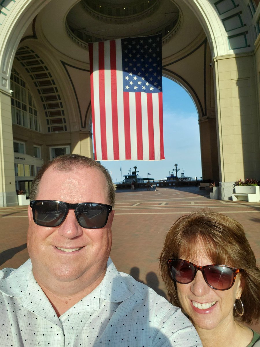 tshicksville's tweet photo. Happy 25th wedding anniversary to my beautiful and spirited wife. Wouldn't want to make this life journey without you!
#25more https://t.co/kkeJB4IUi1