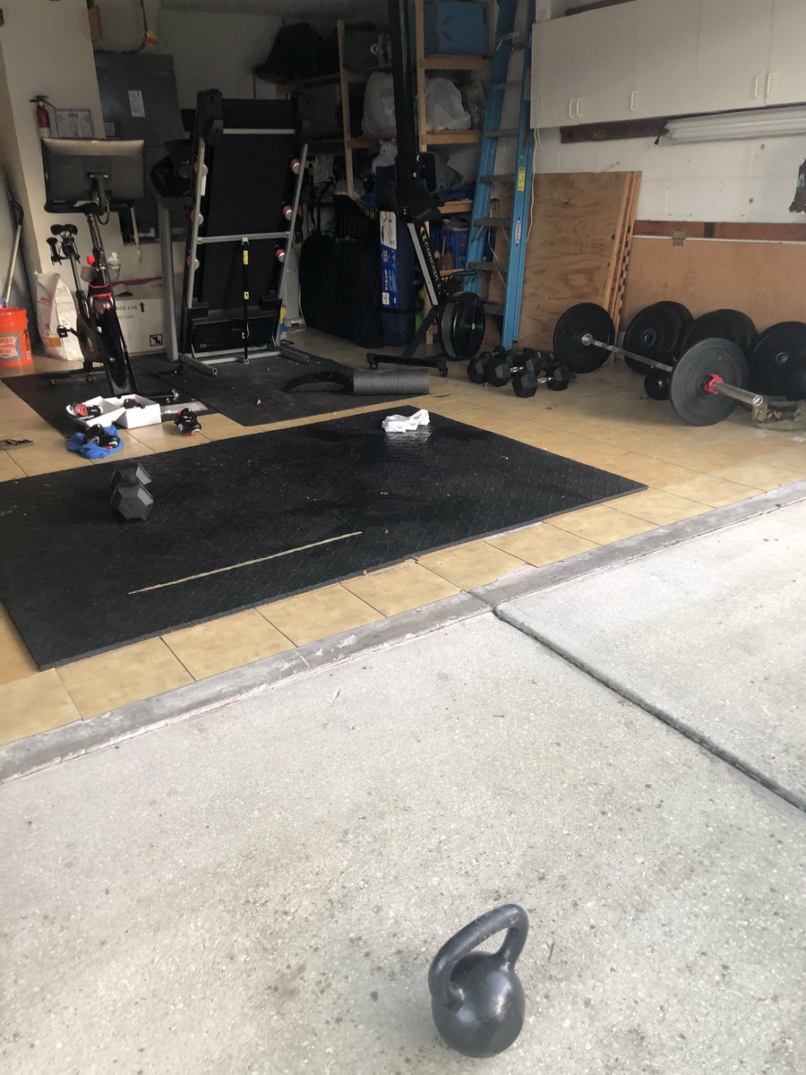 jtbearbella's tweet photo. Finding motivation and energy again.  #crossfit #garagegym #amraplife https://t.co/clCjdfoNDX